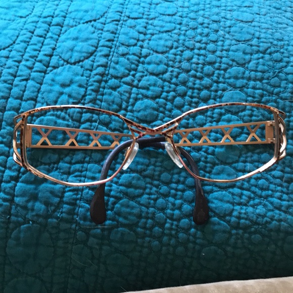 Vintage Cazal in gold with bronzy spattering. Very flattering and elegant. Deco! - Picture 6 of 8